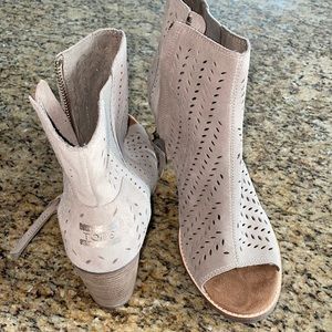 Tom’s peep toe heeled booties